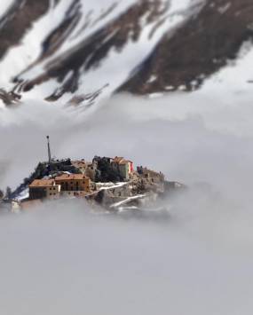 Sibillini in ciaspole, le leggende di Castelluccio e del Pian Grande, con Itinarrando