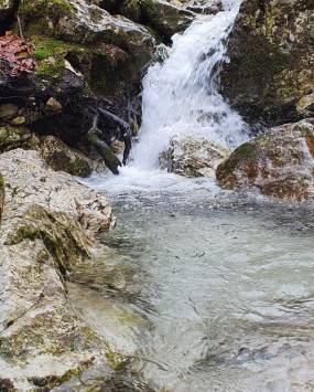 Valle Scura e la cascata Malopasso sul Terminillo, proposta da Lazio Outdoor